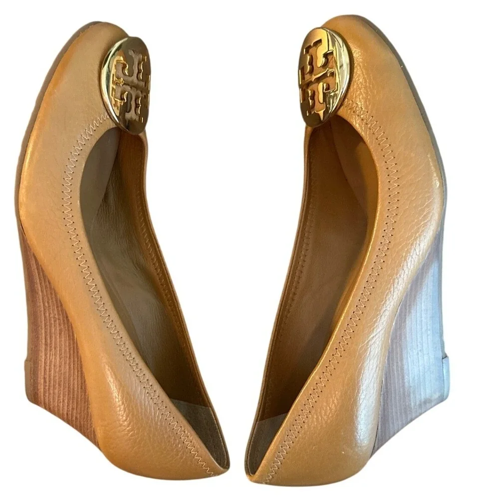 Tory Burch Sally 2 Wedge Pumps Tan Brown Leather Gold Logo Size 7